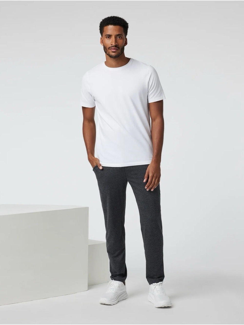 Vuori men’s Azure heather Ponto Performance jogger pants